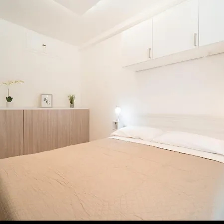 Sanny In The Center San Remo